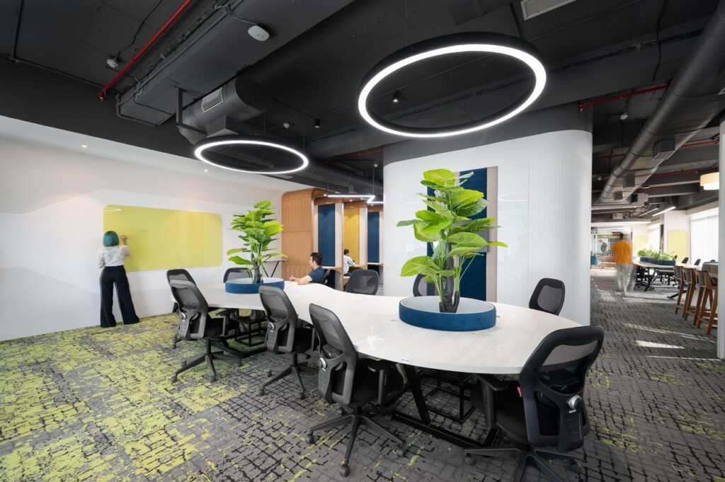 The Hotelification of the Workplace