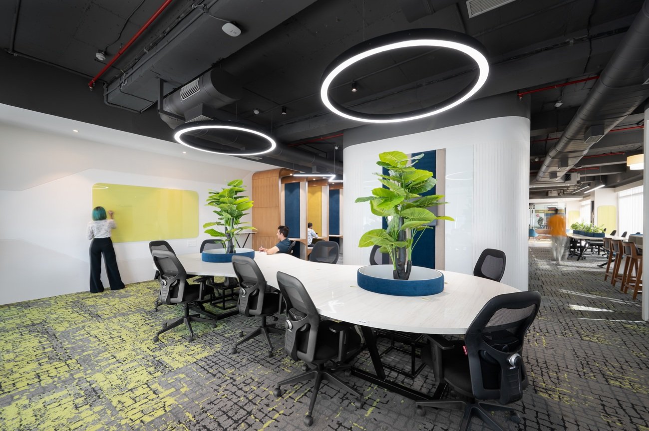 The Hotelification of the Workplace